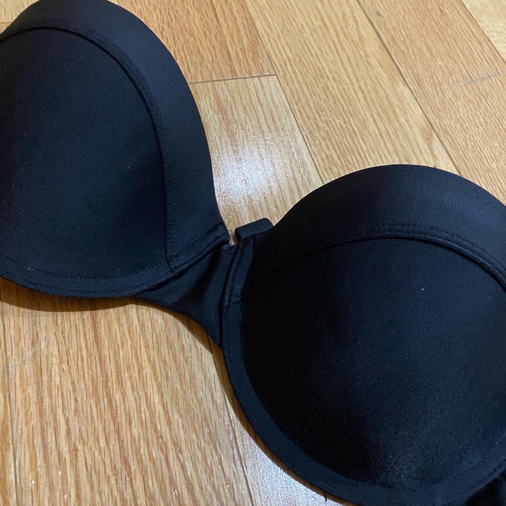 Black Roxy wired strapless swim top